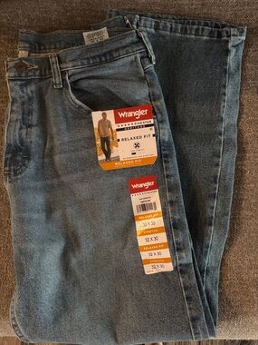 Wrangler Men's Relaxed Fit Light Blue Jeans